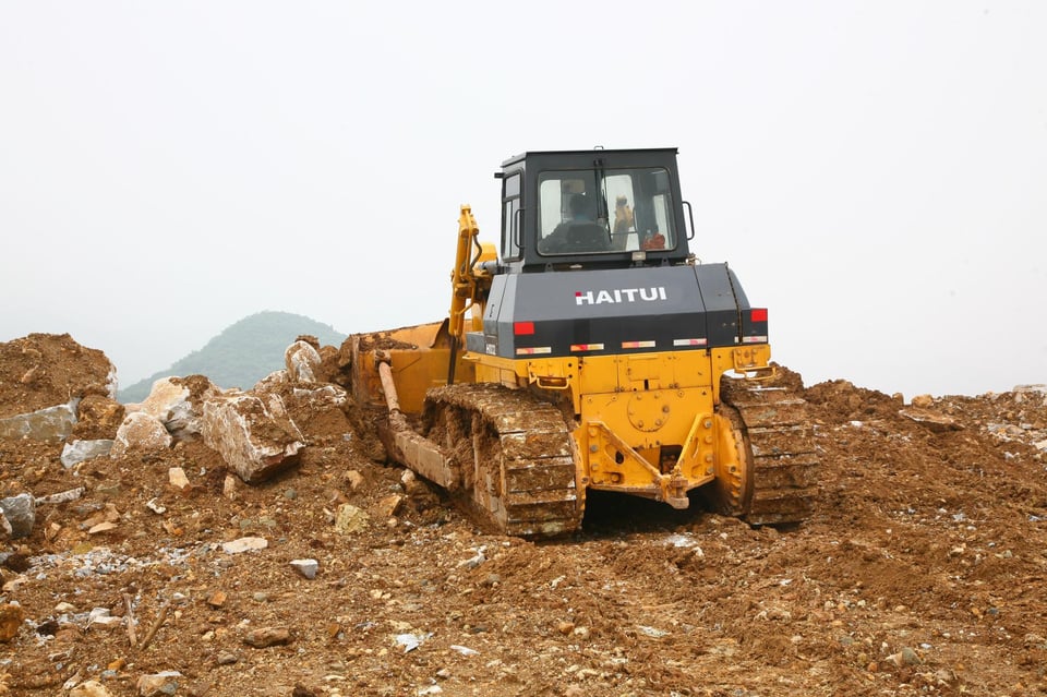 HD32 Bulldozer (6).jpg