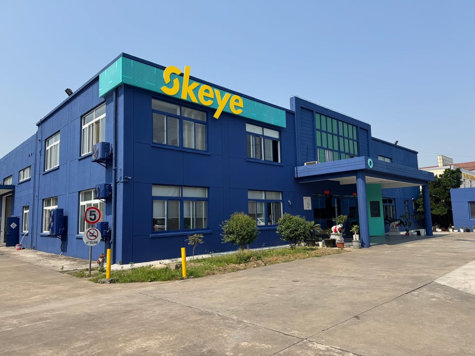 20c36807f9a7de086cc35024049f54ef.jpg High-End CNC Machines