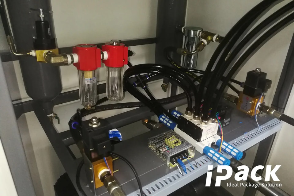 2Semi-Automatic-5L-Bottle-Blow-Molding-Machine.webp