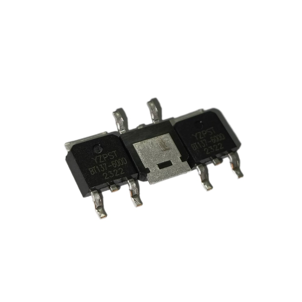 YZPST-BT137-600D Triac de 8 A 600 V TO-252 com corrente de travamento