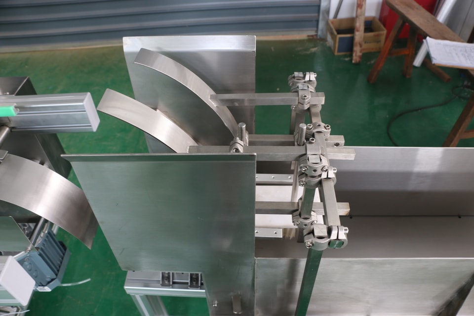 clamshell labeler (2).jpg