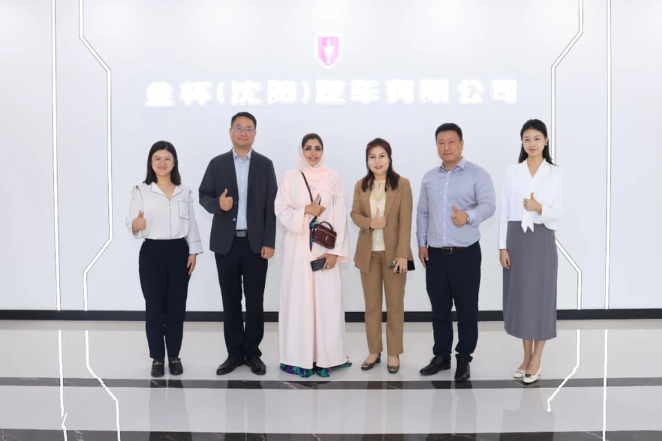 Une délégation des Émirats arabes unis visite JINBEI à Shenyang et salue son savoir-faire en production intelligente