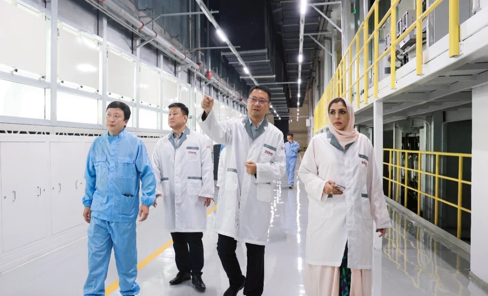 Une délégation des Émirats arabes unis visite JINBEI à Shenyang et salue son savoir-faire en production intelligente