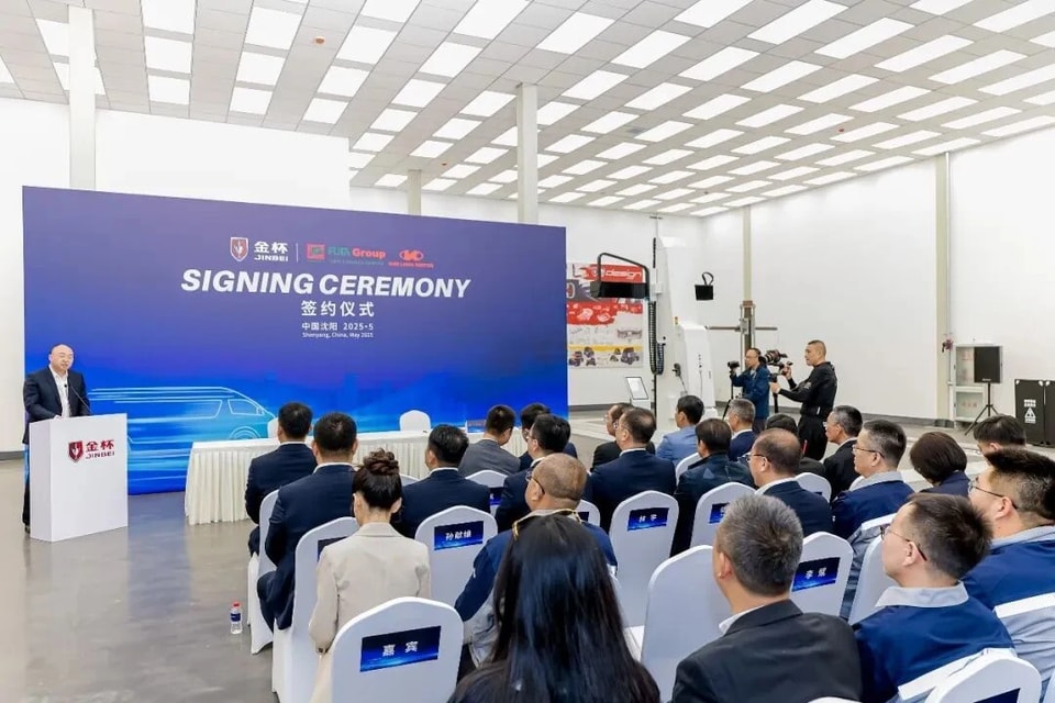 Shenyang JINBEI signe une commande de 300 millions de RMB avec Hue Kim Long Motor, au Vietnam
