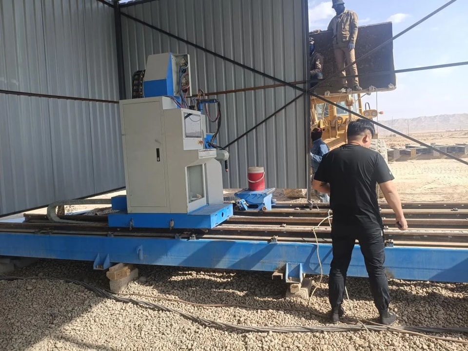 L'équipe après-vente de JUGAO s'est rendue en Irak pour la mise en service d'une machine de découpe plasma pour tubes et la formation client