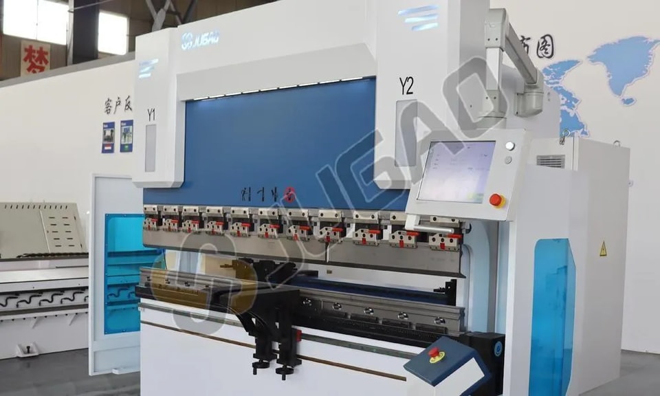 Optimisation des conditions environnementales pour la performance des presses plieuses