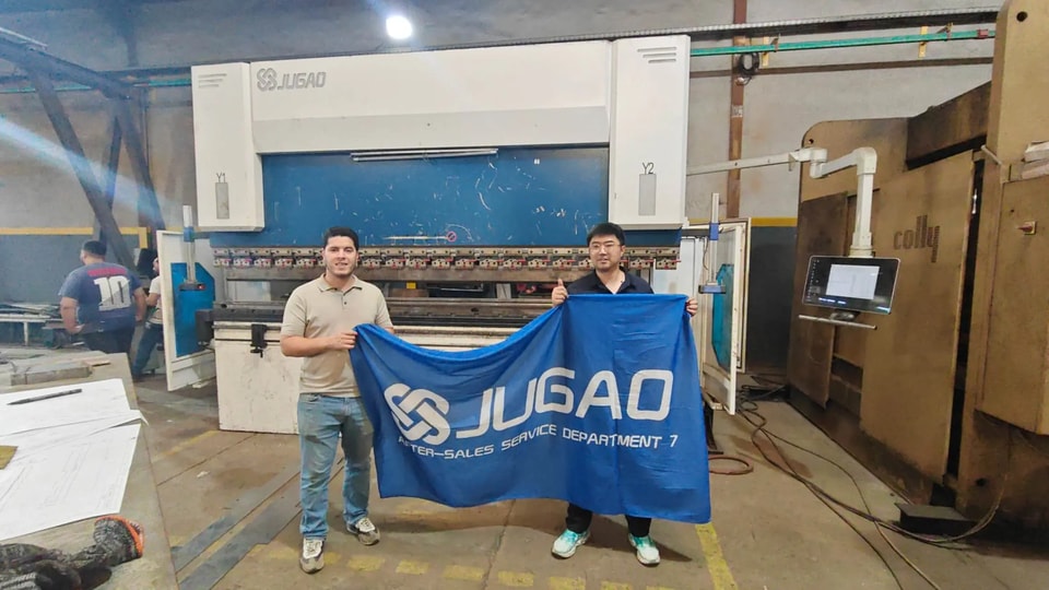 Support technique sur des milliers de kilomètres : l'équipe après-vente de JUGAO a réparé d'urgence l'équipement d'un client tunisien pour assurer la production
