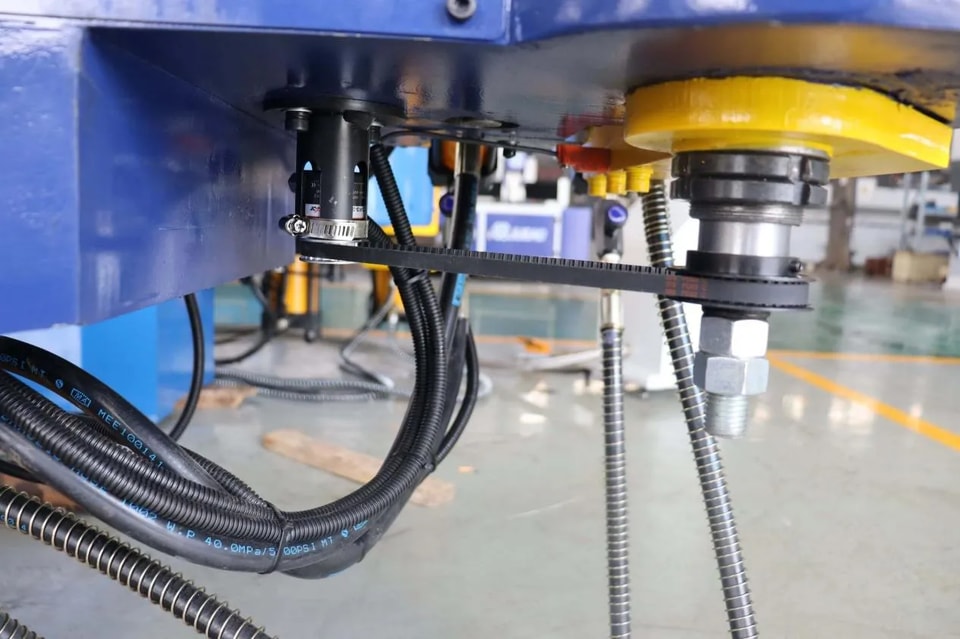 Comment bien lubrifier une cintreuse de tubes ?