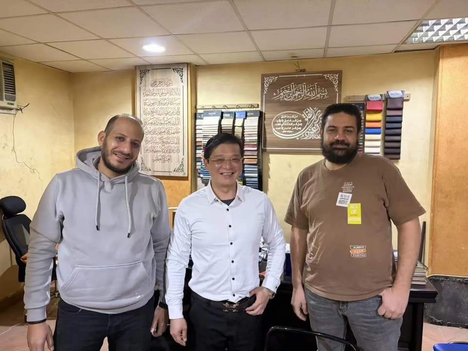 JUGAO Company s’immerge au cœur de l’industrie égyptienne du mobilier, accélérant la modernisation de la fabrication de bureaux et de chaises de bureau.
