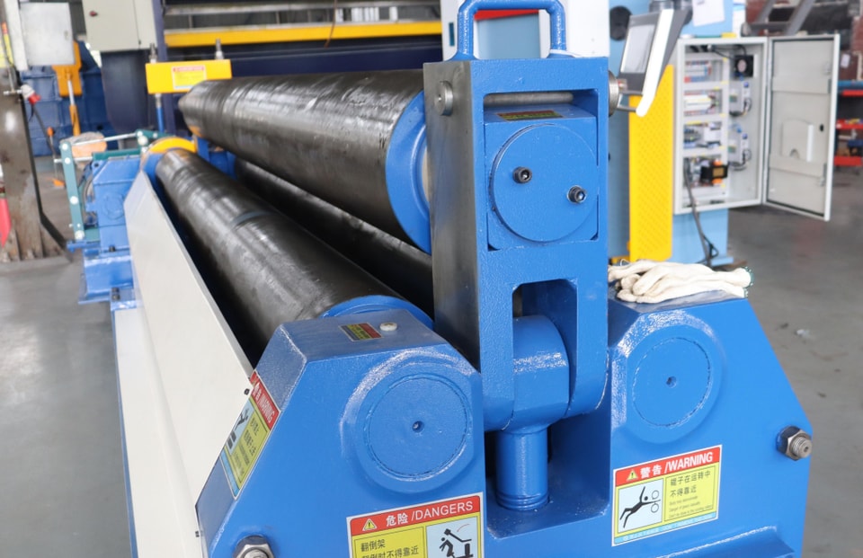 Le rôle des rouleaux dans les rouleuses à tôles