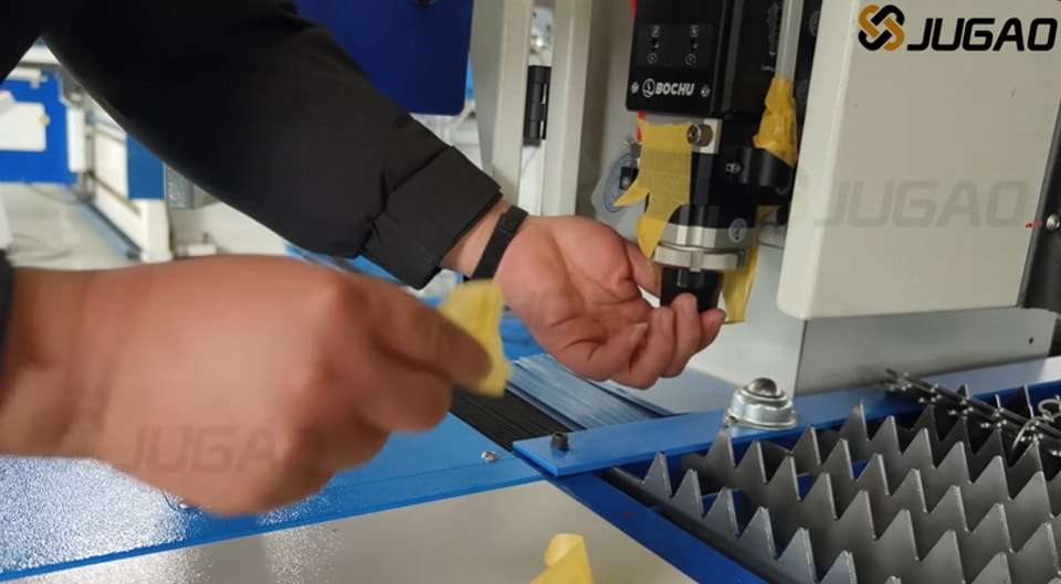 Pourquoi ma machine de découpe laser ne traverse-t-elle pas la tôle ?