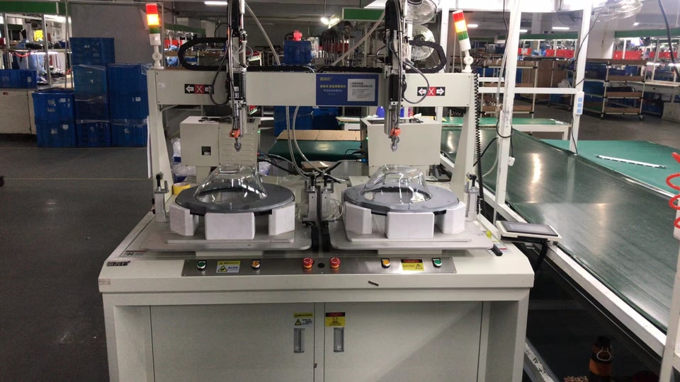 自动锁螺丝机.jpg Manufacturing process close-up