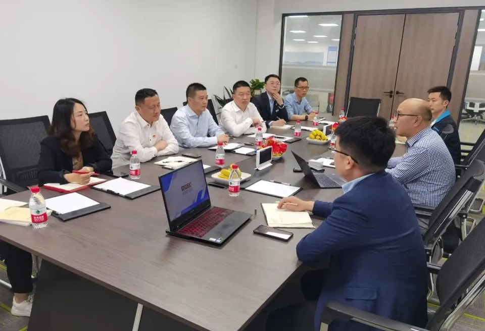 퉁샹 개발구 지도자들의 GKC 방문