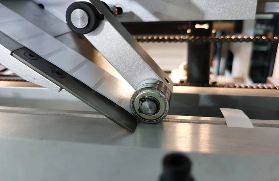 GPPE vollautomatische Revolver-Konfektionieranlage für Etiketten – Anlagenansicht 8