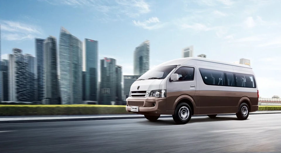 توقّع JINBEI وToyota Tsusho طلبية بقيمة 200 مليون يوان صيني لتعزيز التعاون العالمي في صادرات المركبات التجارية