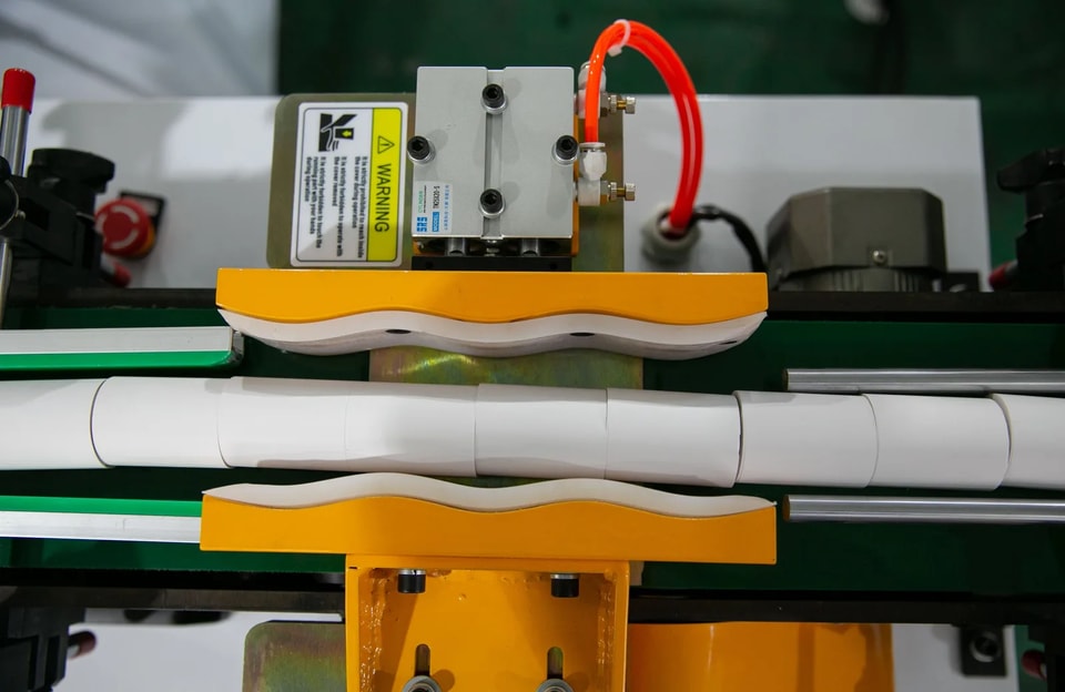 GPPE – Ligne de transformation entièrement automatique pour rouleaux de papier sans mandrin – vue 2 de la galerie d’équipements