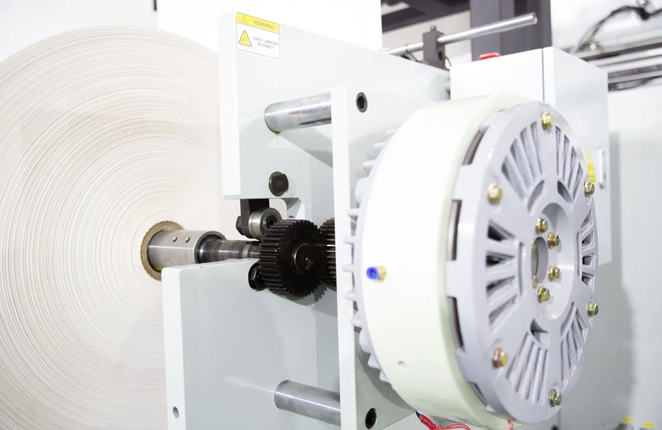 GPPE – Ligne de transformation entièrement automatique pour rouleaux de papier sans mandrin – vue 5 de la galerie d’équipements