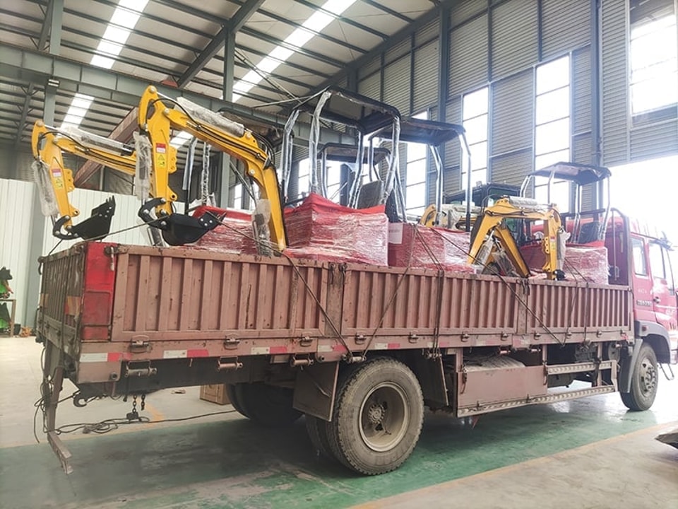 6 HT10B Mini Excavators Head to Italy – Another European Shipment from Hightop