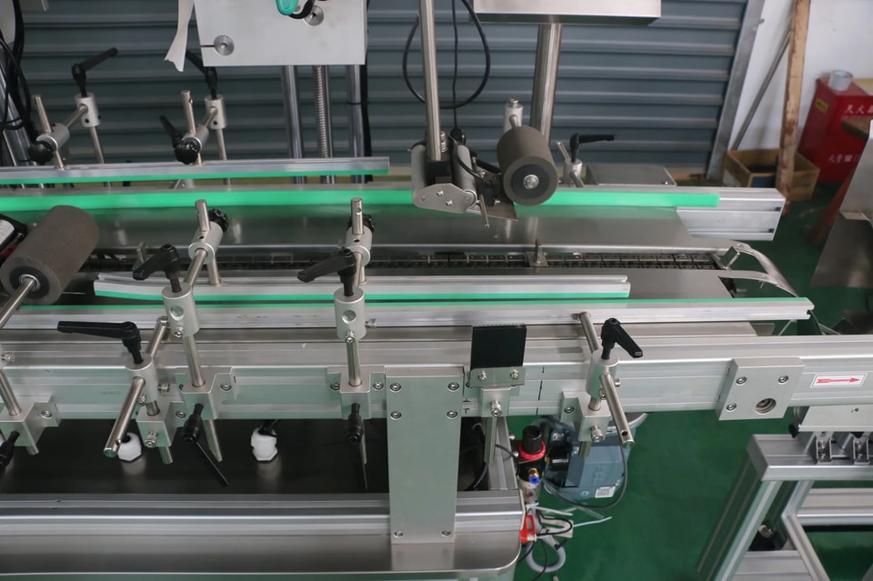 clamshell labeler (4).webp