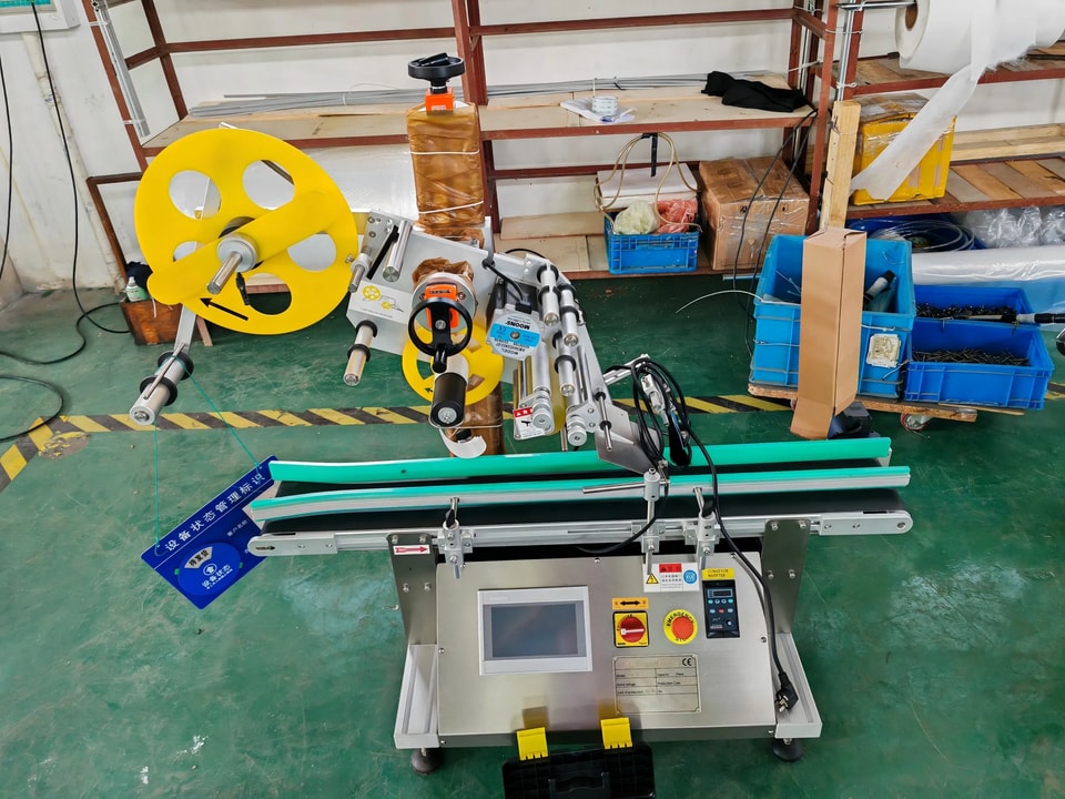 skilt top surface labeling machine .webp