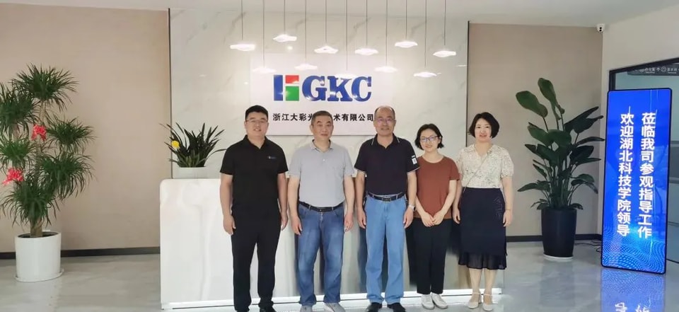 GKC y la Universidad de Ciencia y Tecnología de Hubei dialogan sobre cooperación en materia de talento