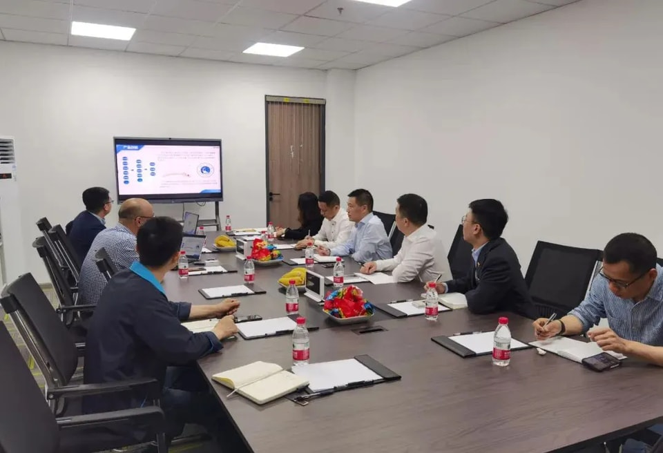 Visita de los dirigentes de la Zona de Desarrollo de Tongxiang a GKC