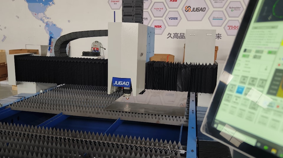 Como evitar eficazmente as vibrações em máquinas de corte a laser