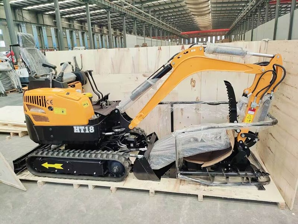 Minikoparka HT18 wysłana do Hiszpanii