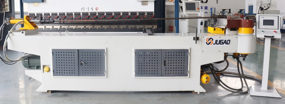 ماكينة ثني المقاطع CNC لثني القضبان مع الموجه