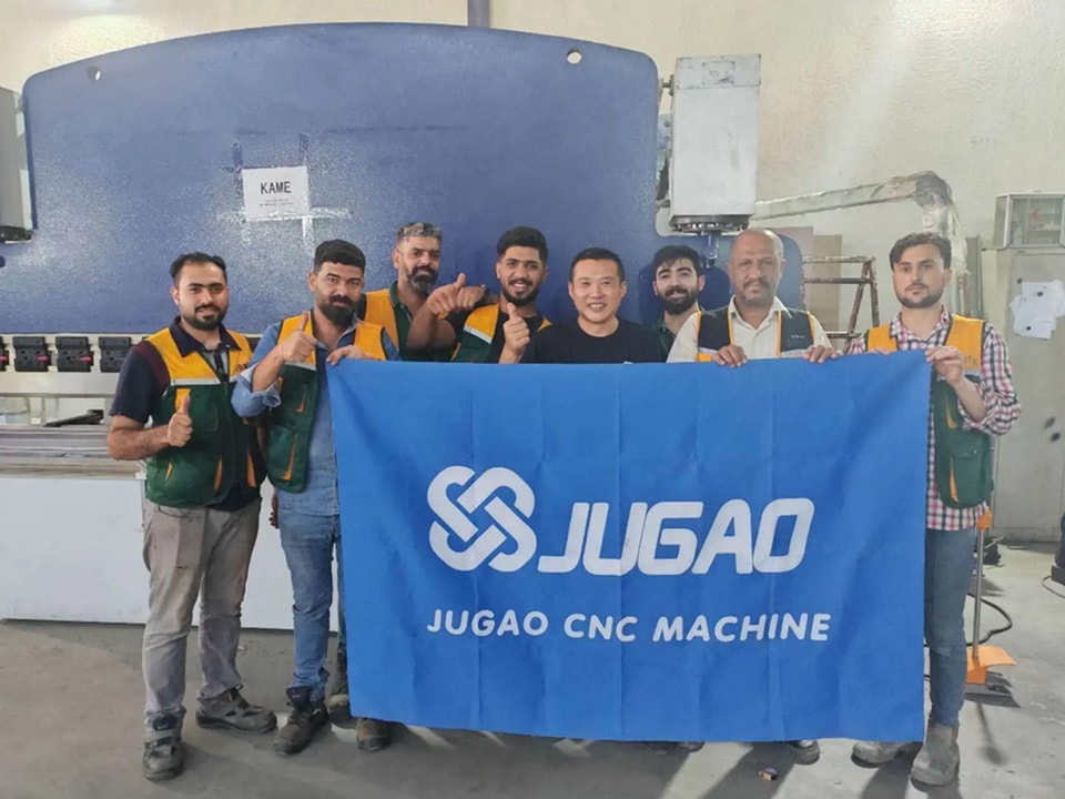 ماكينة الثني من JUGAO CNC MACHINE تحظى بإعجاب شركة BETIS العراقية