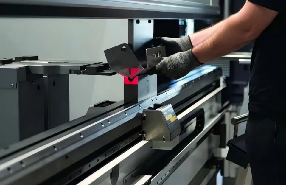 كيفية حل فشل تعويض الزاوية في مكابس الثني CNC