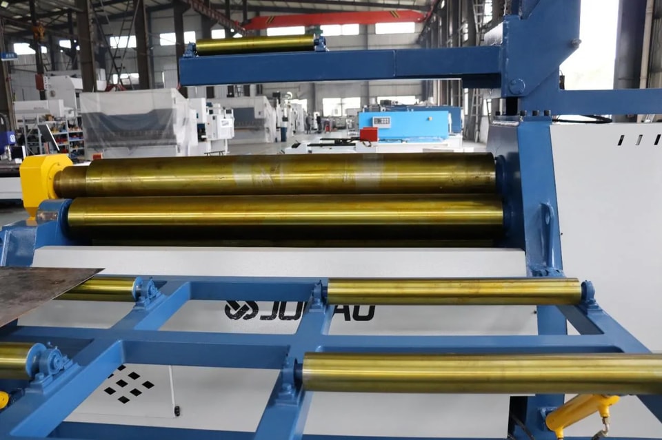 ما هو مبدأ عمل ماكينة دلفنة الألواح التلقائية في ماكينة دلفنة الألواح CNC ذات الأربع درافيل؟