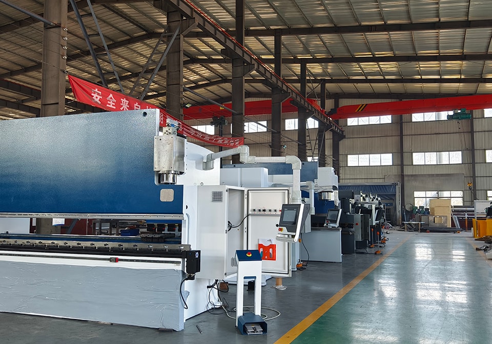 أثبتت شركة JUGAO CNC مرة أخرى قوتها في الجودة العالية والسعر المنخفض: (ماكينة ثني CNC، مكبس ثني، ماكينة طي) سبع حاويات مرتبة بدقة، محبوبة من العملاء حول العالم.