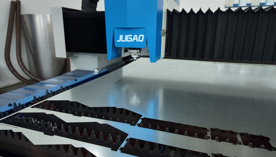 كيفية صيانة النظام الكهربائي لماكينة القطع بالليزر من JUGAO بكفاءة