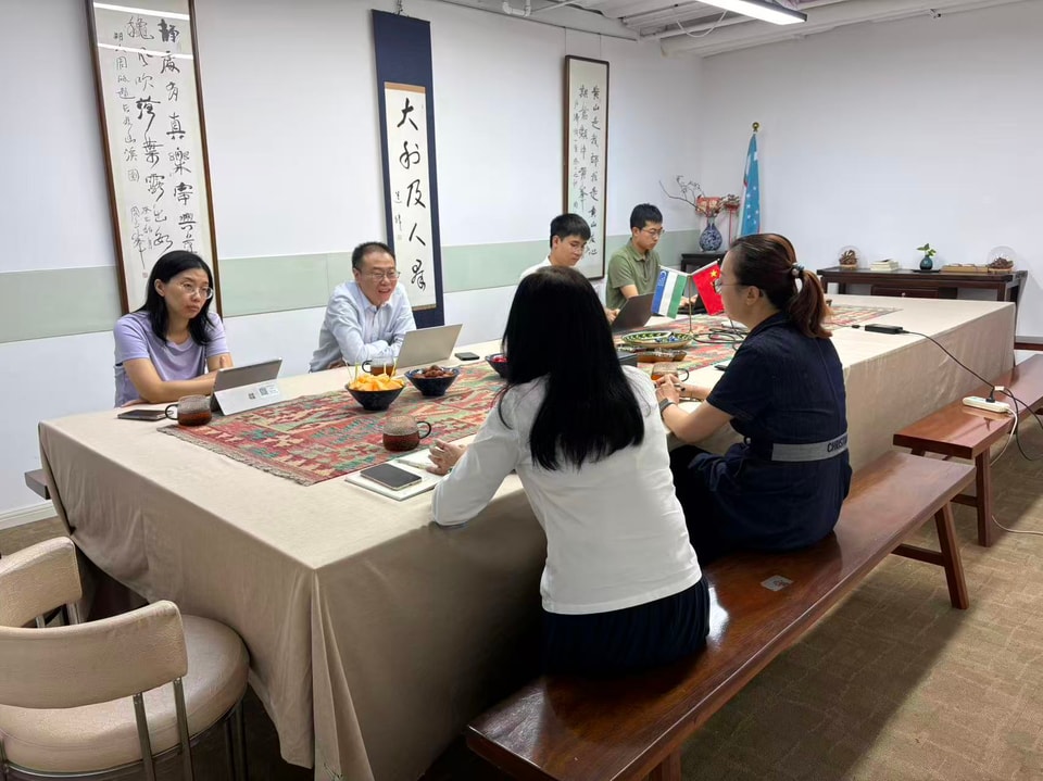 A Shanghai Academy of Social Sciences research team visited Vostosun.