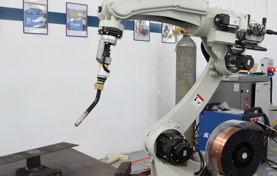 ¡Elegir el robot de soldadura adecuado puede duplicar tanto la calidad de la soldadura como la capacidad de producción!