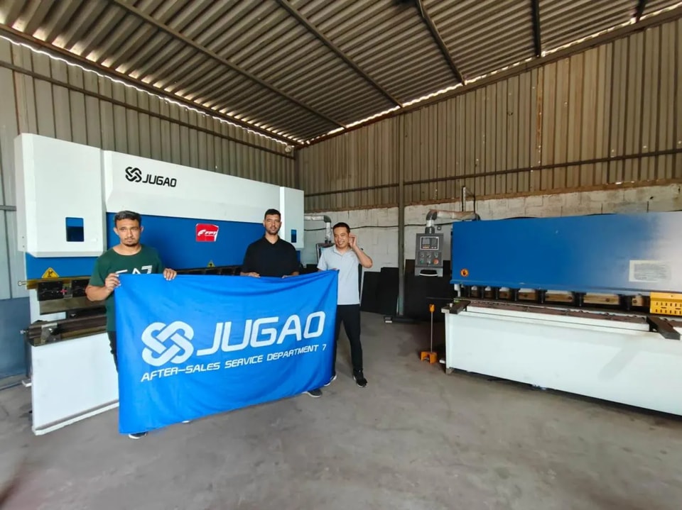 El acuerdo de tres años continúa con un nuevo capítulo: JUGAO resuelve problemas de precisión de plegado para clientes antiguos en Vietnam y lanza un plan de actualización de línea de producción inteligente