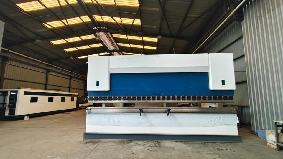 Con dedicación y compromiso con el servicio global, el equipo posventa de Jugao completó con éxito la misión de instalación y capacitación para equipos de gran escala en Angola.