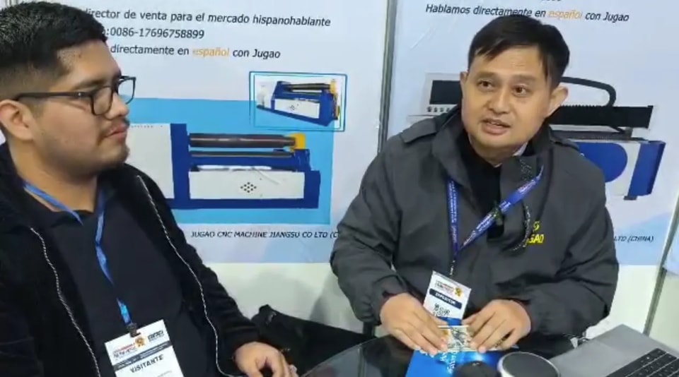 Las plegadoras JUGAO causaron sensación en la feria de Perú: ¡agotadas en el sitio y éxito total en la industria!