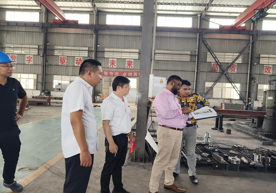 La fábrica MARN STEEL de Bangladesh elogió nuestra cizalla de gran tamaño 30x6000