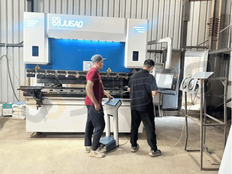 Análisis en profundidad del sistema de control de ejes Y1/Y2 para plegadoras CNC