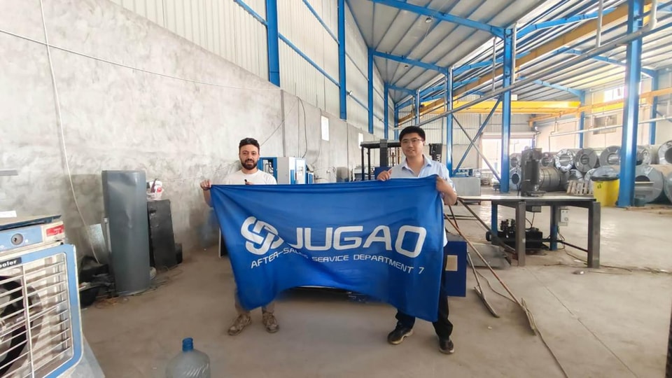 El equipo de posventa de JUGAO llegó a Sulaymaniyah, Irak, y completó con éxito la formación operativa del sistema para las máquinas de corte por láser y doblado del cliente.