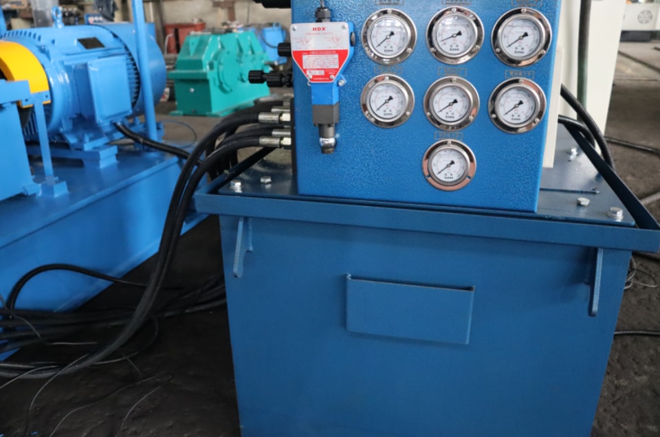 La lubricación y el mantenimiento de las máquinas laminadoras de chapa son esenciales para garantizar un funcionamiento normal.
