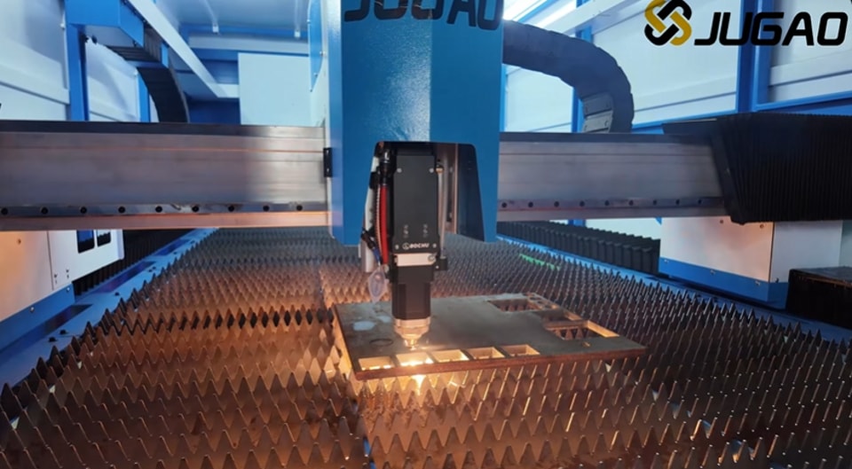 ¿Qué causa los errores dimensionales en el corte por láser CNC?
