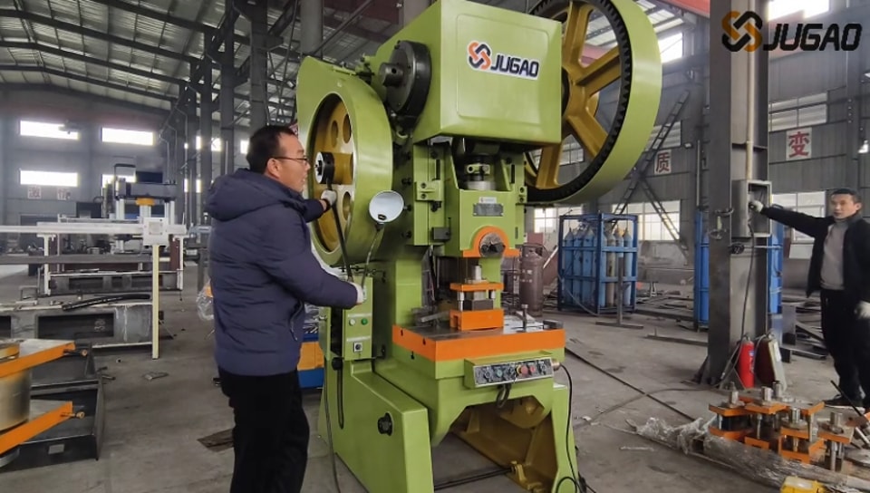 Cómo se utilizan las punzonadoras en la fabricación de productos electrónicos