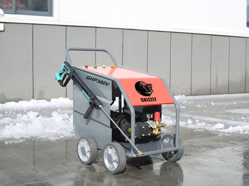 Commercial pressure washers
