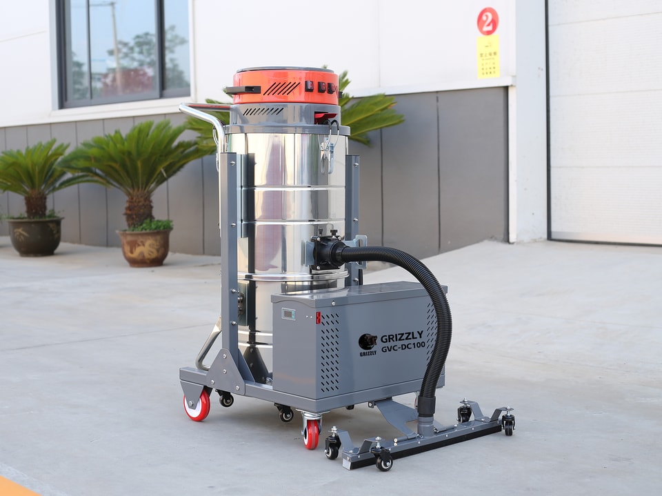 Industrial vacuum cleaners