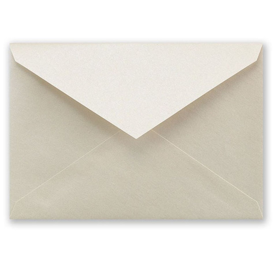 Sobres individuales de papel blanco