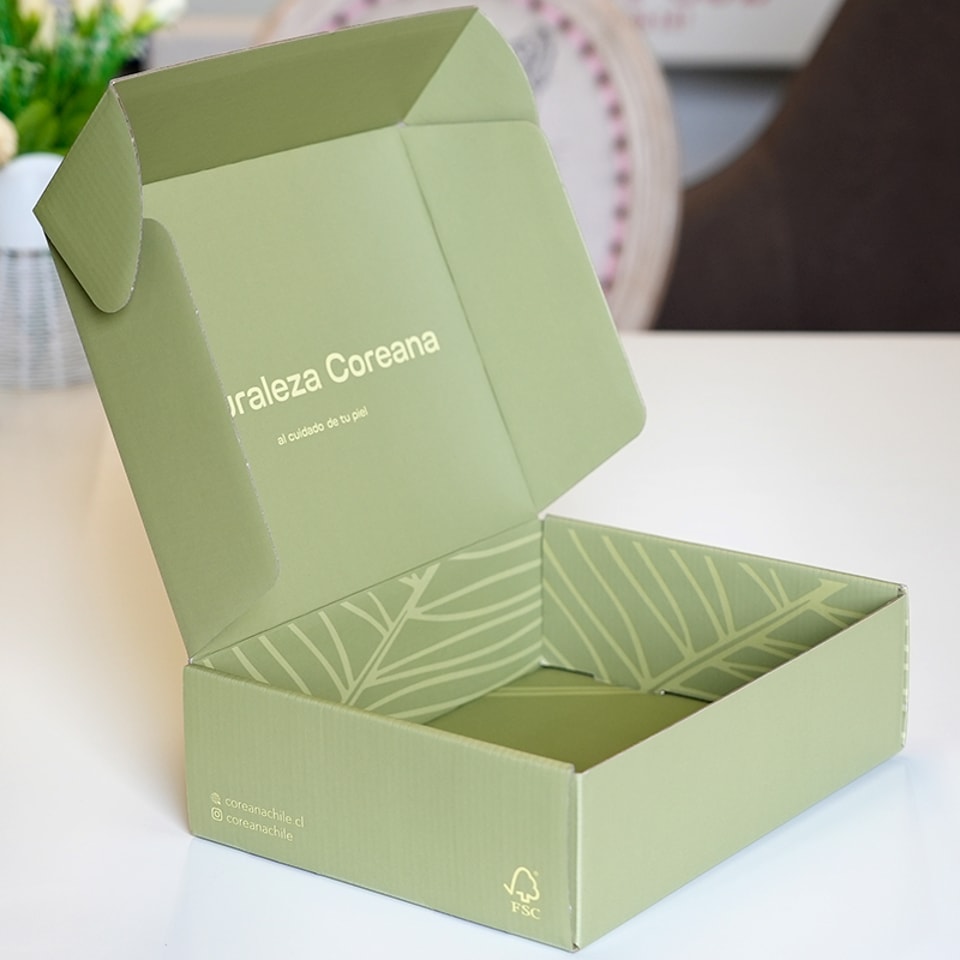 Caja personalizada verde para el embalaje y envío de prendas de vestir