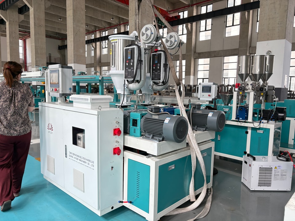 Dual-color co-extrusion system for 3D printing filament